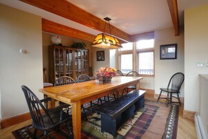 Refrigerador, microondas, placa de cocina, lavavajillas