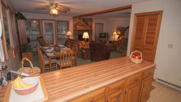 House | Dapur peribadi | Peti sejuk, ketuhar gelombang mikro, dapur, mesin basuh pinggan mangkuk