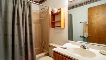 House | Bathroom | Towels, soap, toilet paper