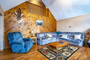 Casa | Sala de estar | Televisión, chimenea y reproductor de DVD