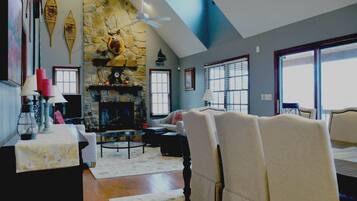 House | Living room | Flat-screen TV, fireplace, DVD player