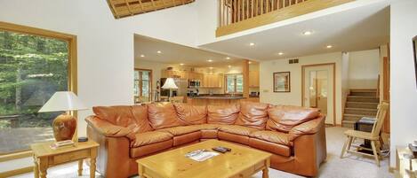 House | Living room | Flat-screen TV, fireplace, DVD player