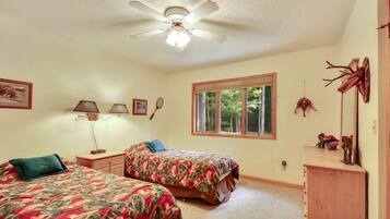 House | 4 bedrooms, desk, WiFi (free)