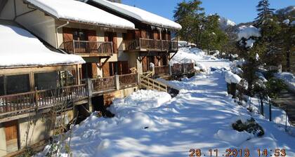  Gîte familial et séminaires 15 P Spa et piscine intérieures