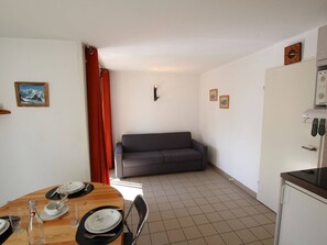 TV - 2 rooms, parking, south balcony, near cable car - Briançon (Briançon)