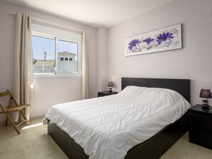 2 slaapkamers, een strijkplank/strijkijzer, gratis wifi