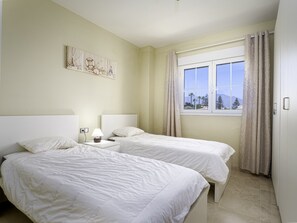 2 bedrooms, iron/ironing board, free WiFi - Residencial Duquesa 2101 Pool View (Manilva)