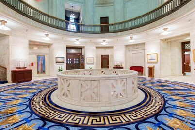 Boston Marriott Custom House Vacation Club, across from harbor with views 