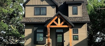 Horseshoe Hideout - Splinterny byggekabine klar til dig at nyde!