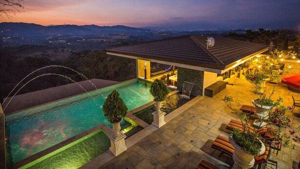 A rooftop pool with a view of the city at dusk. - La Toscana Hills (Atenas)