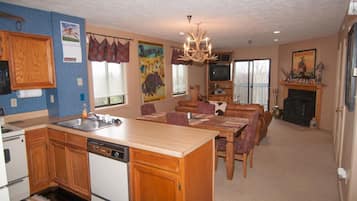 Casa | Cocina privada | Refrigerador, microondas, parrilla de estufa y lavavajillas