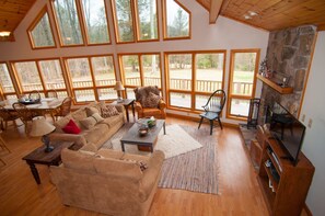 House | Living room | TV, fireplace - Buck`s Branch (Davis)
