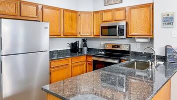 Rumah | Dapur pribadi | Lemari es, microwave, kompor, dan mesin pencuci piring