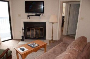 House | Living room | TV, fireplace, DVD player
