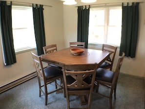 House | In-room dining
