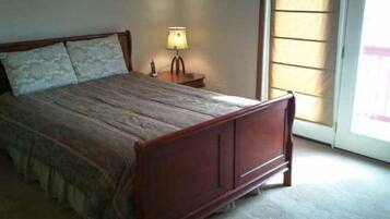 Rumah | 4 kamar tidur, meja kerja, dan seprai linen
