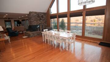 House | Living room | Flat-screen TV, fireplace, DVD player