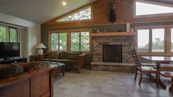 House | Living room | Flat-screen TV, fireplace