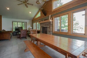 House | Private kitchen | Coffee/tea maker, cookware/dishes/utensils, paper towels