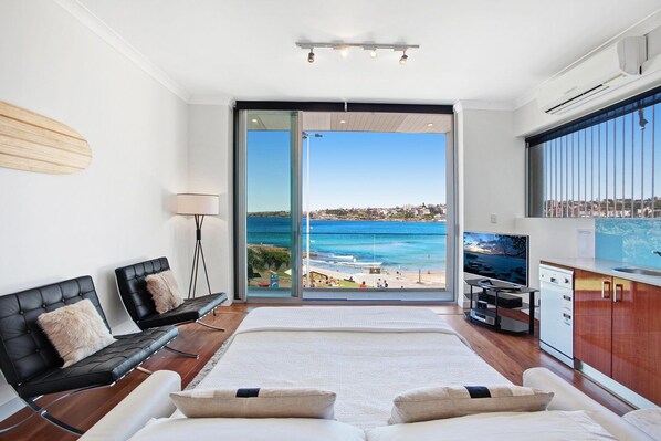 Apartment, 2 Bedrooms | Living area