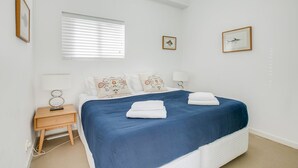 Appartement, 2 slaapkamers | 2 slaapkamers, een laptopwerkplek, verduisterende gordijnen