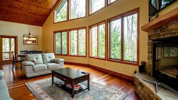 House | Living room | TV, fireplace, DVD player, table tennis