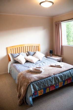 3 bedrooms, bed sheets