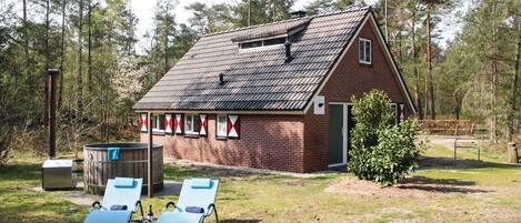 المنطقة المحيطة بالمنشأة