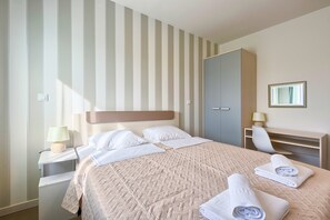 3 bedrooms, in-room safe, iron/ironing board, travel crib