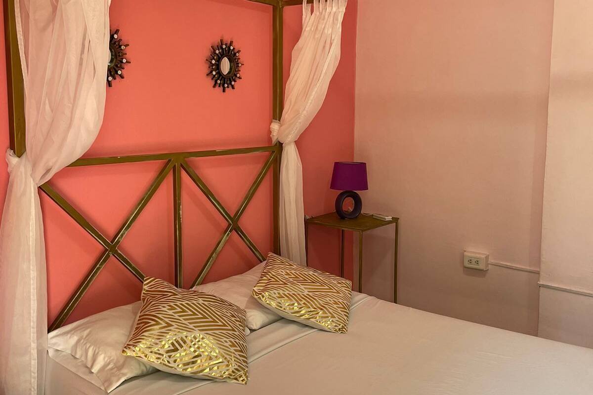 Classic Double Room, Courtyard View | Peralatan tempat tidur premium, dihias secara berasingan