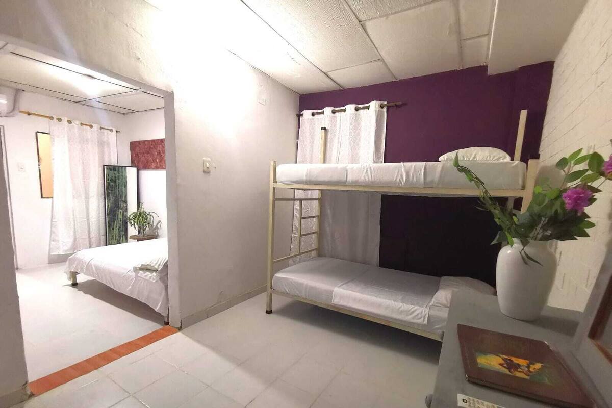 Family Room | Peralatan tempat tidur premium, dihias secara berasingan