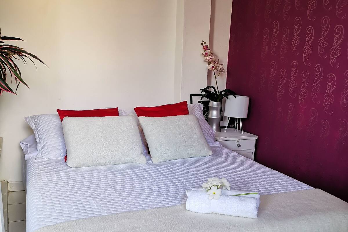 Classic Double Room, Garden View | Peralatan tempat tidur premium, dihias secara berasingan