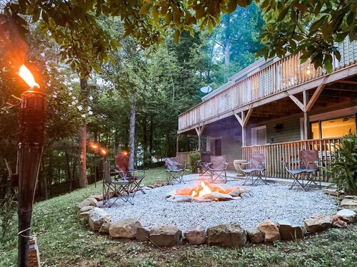 The Omega Retreat:  Charm Meets Forest Tranquility on the Cumberland River