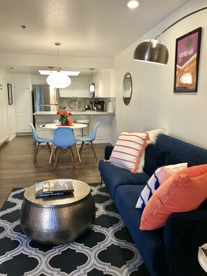 Smart TV, books, stereo