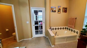 Hair dryer, towels, toilet paper - Pet Friendly Gorgeous Rancher/Mtn Views/AF Academy/fenced yard area for kids (Colorado Springs)
