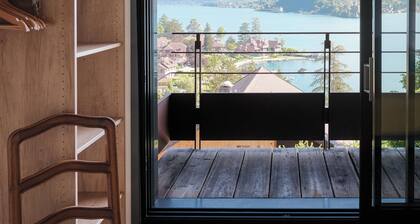 CHALET avec vue panoramique sur la baie de Talloires et Tournette