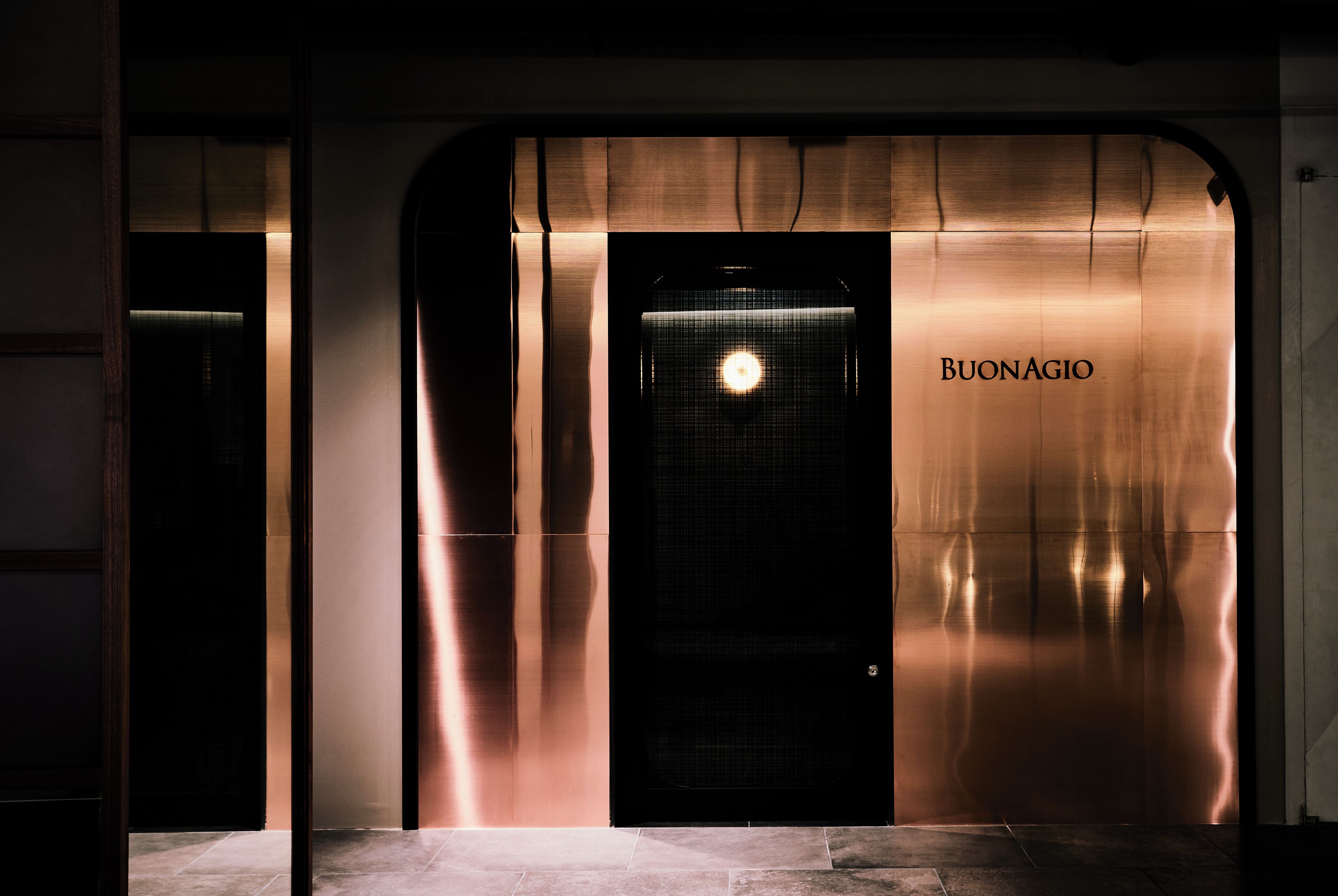 2 restaurants, vegan cuisine