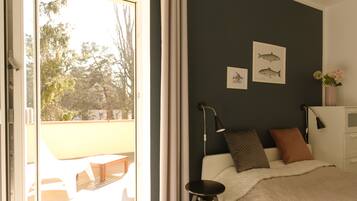 4 bedrooms, iron/ironing board, travel crib, free WiFi