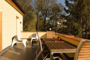 Outdoor dining - 4 rooms, south-facing terrace, 3 kitchens, 3 bathrooms, promenade nearby (Swinemünde)