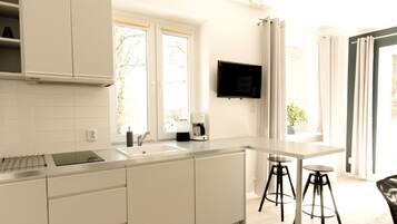 Fridge, microwave, stovetop, dishwasher