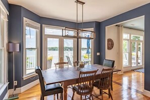 Dining - Big Water Lodge | Main Lake | Luxury Rental | Spectacular views | 5BR / 4BA | (Macon)