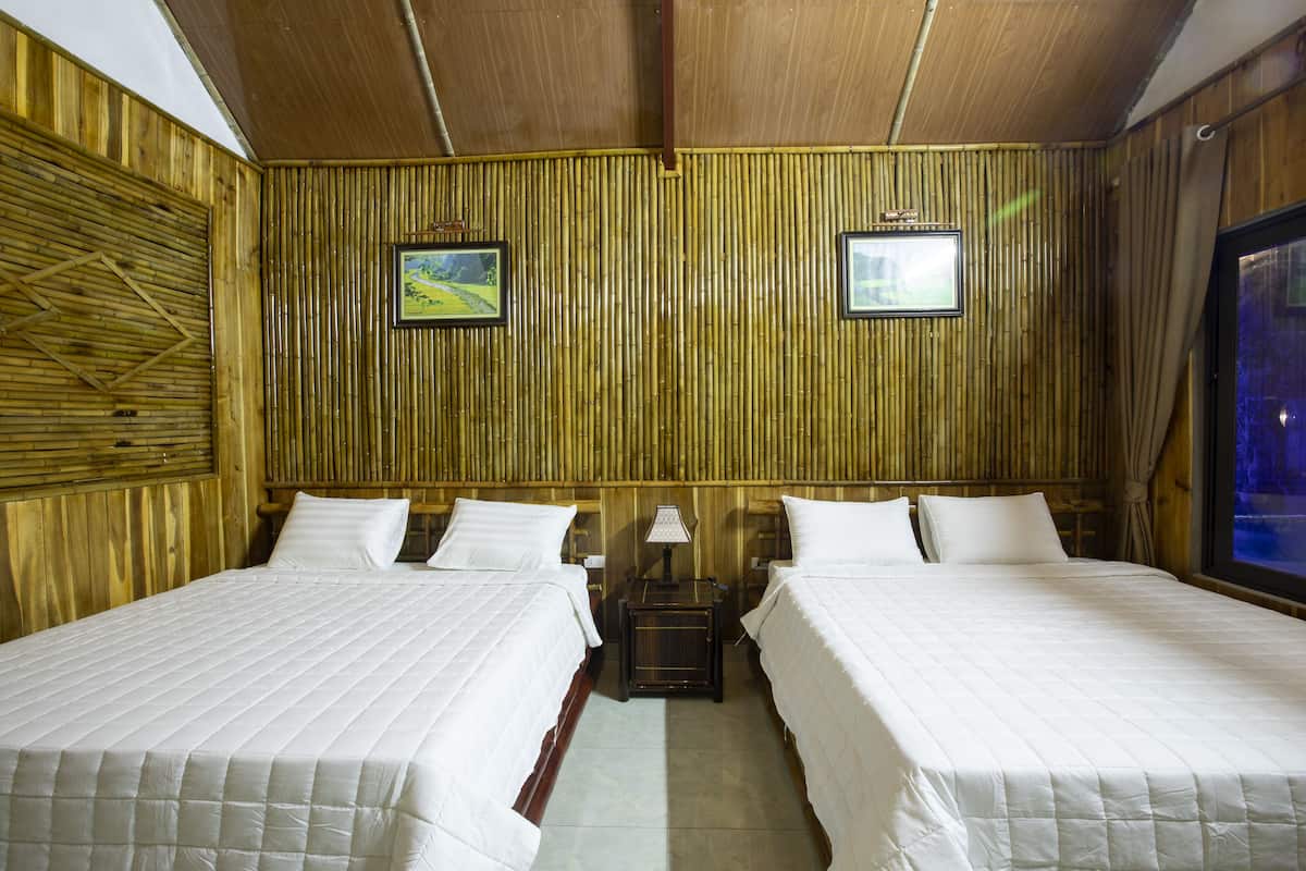 In-room safe, soundproofing, iron/ironing board, free WiFi