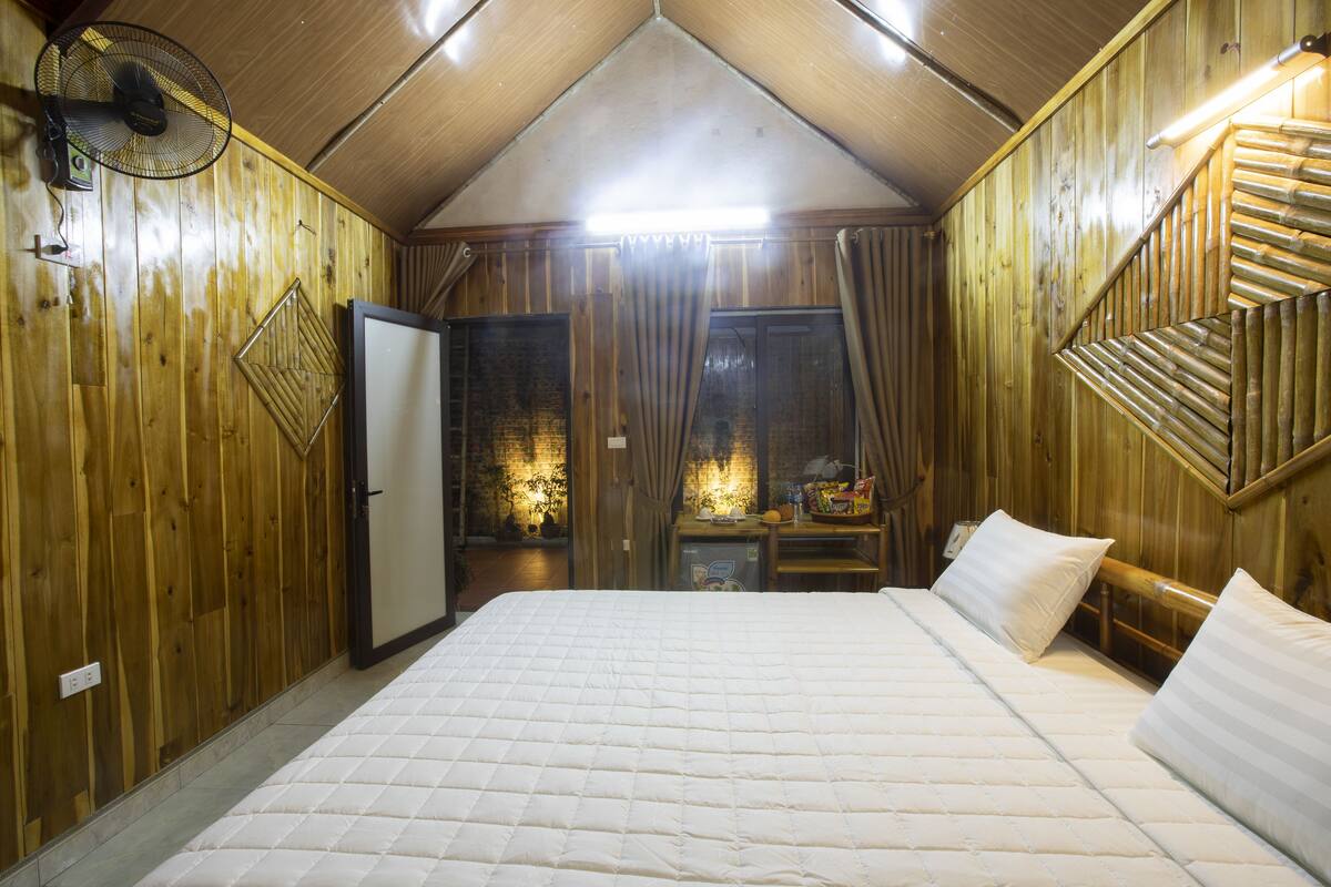Bungalow, Garden View | In-room safe, soundproofing, iron/ironing board, free WiFi