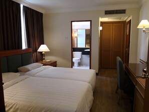 Habitación Deluxe doble | Escritorio, sistema de insonorización, tabla de planchar con plancha