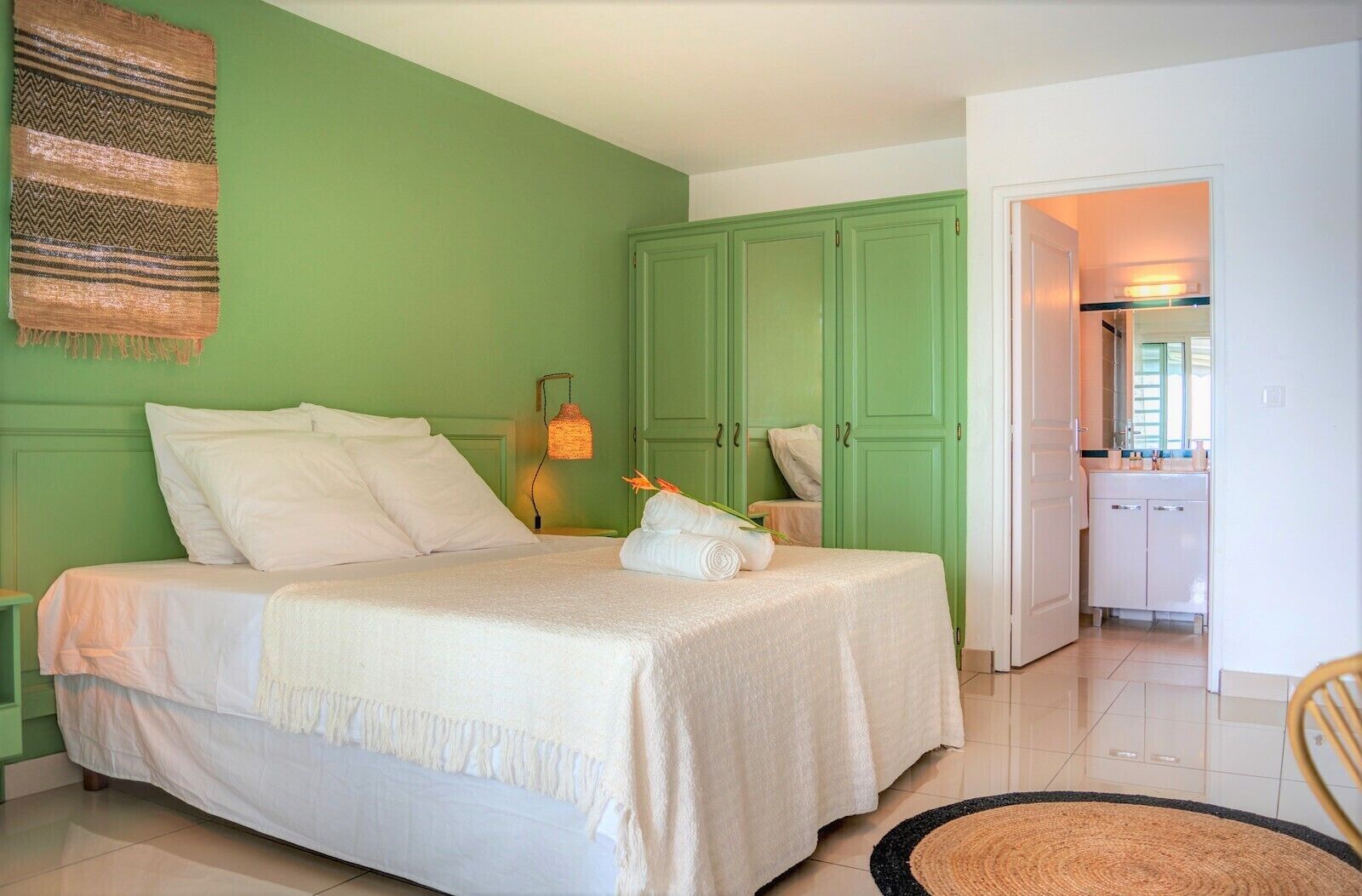 luxury studio, 2 single beds, sea view | premium bedding, in-room safe, desk, laptop workspace