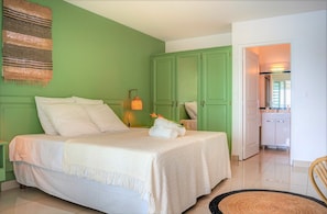 Luxury Studio, 2 Twin Beds, Sea View | Premium bedding, in-room safe, blackout drapes, iron/ironing board - Hotel Pelican (Schoelcher)