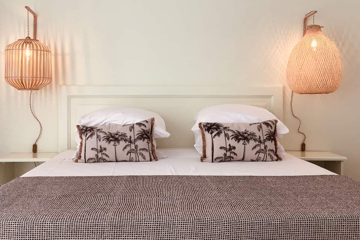 Grand suite, 1 queensize bed, uitzicht op zee | 1 slaapkamer, luxe beddengoed, een kluis op de kamer, een bureau