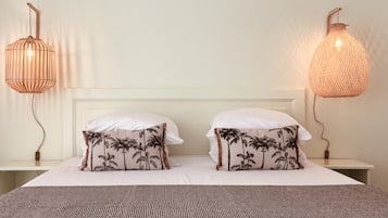 Suite majestueuse, 1 grand lit, vue sur la mer | Literie de qualité, coffre-fort, rideaux d’obscurcissement