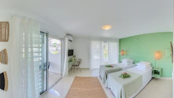 1 bedroom, premium bedding, in-room safe, desk