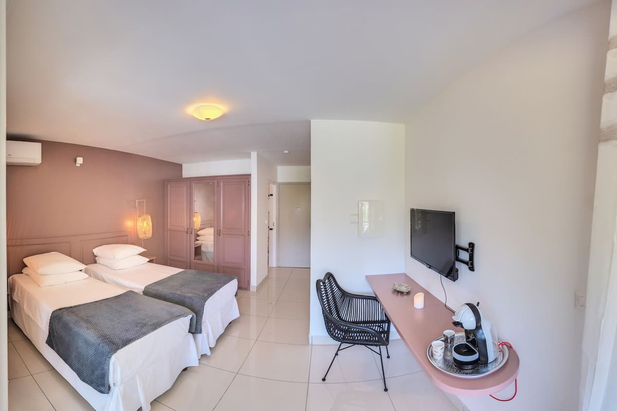 1 slaapkamer, luxe beddengoed, een kluis op de kamer, een bureau